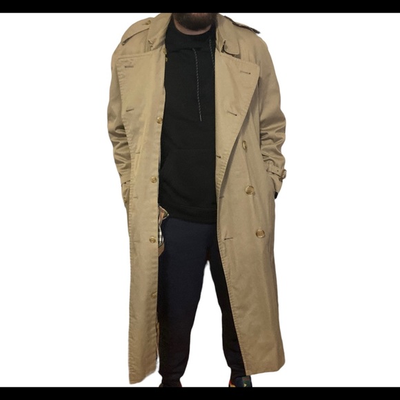 Burberry Men trench coat size 42 (XL)